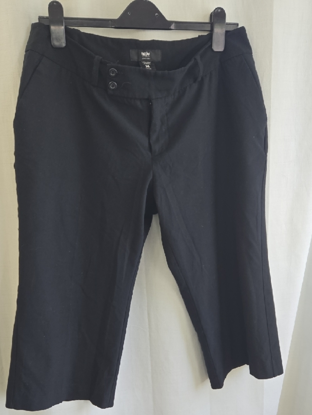 Mossimo Supply Co. Black Cropped Capri Pants - Picture 3 of 8